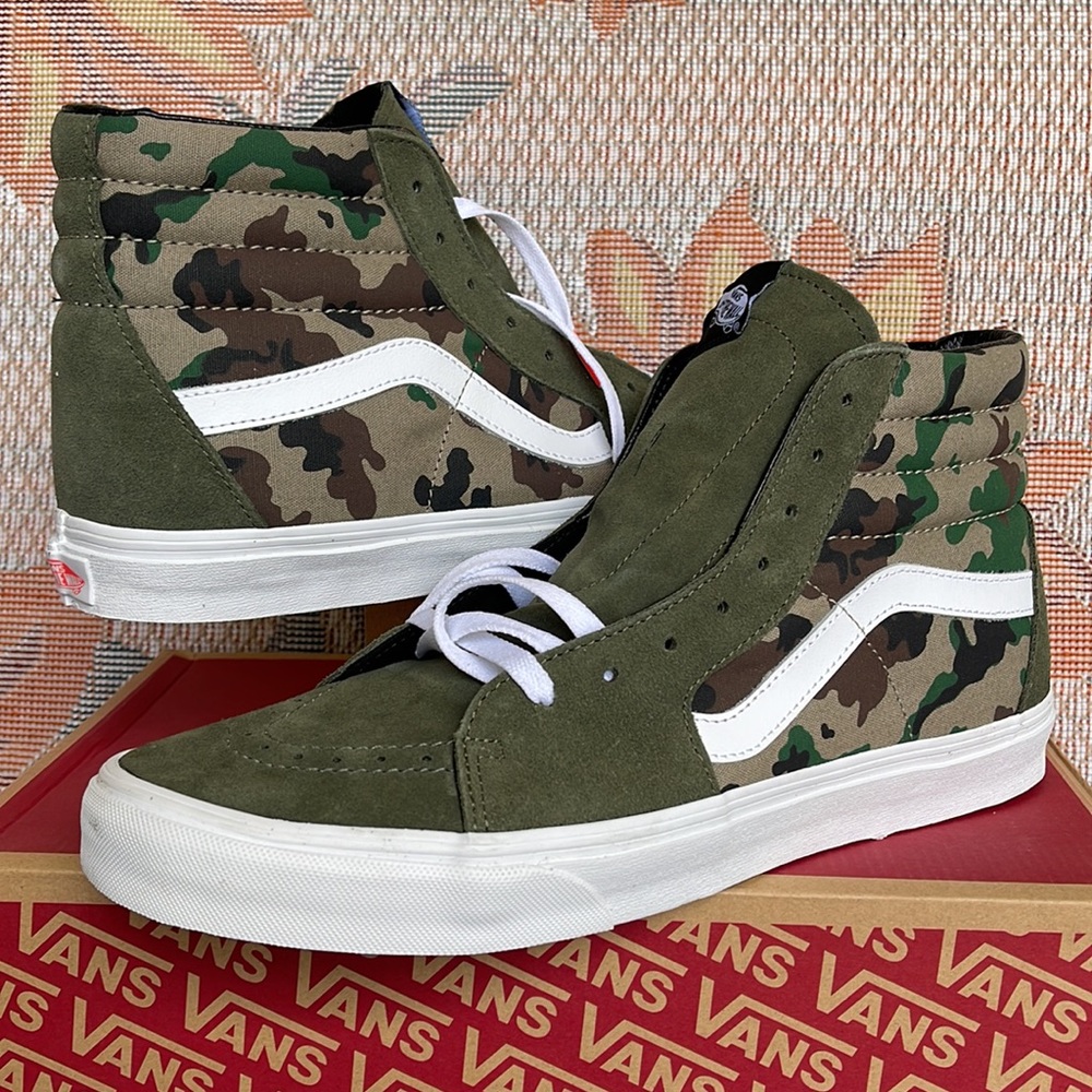 Vans Men’s Sk8-Hi
Camo Olive/White
VN0005U933
Sneakers - Picture 9 of 16